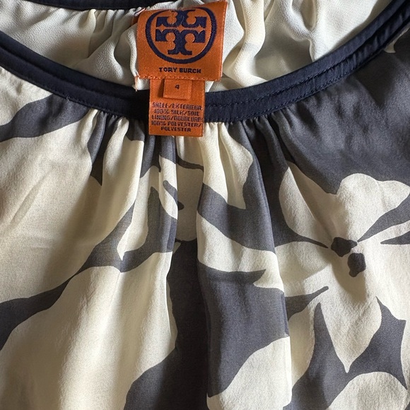 Tory Burch Gray and Cream Graphic Blouse with Peter Pan Collar Size 4 - Picture 4 of 7